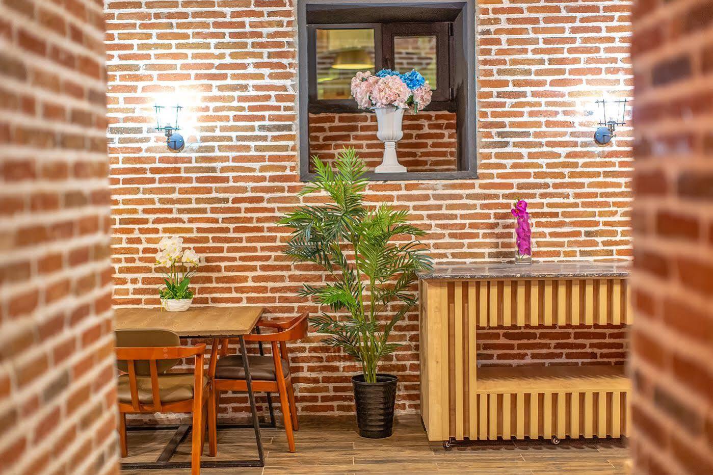 Royal Inn Tbilisi Eksteriør bilde
