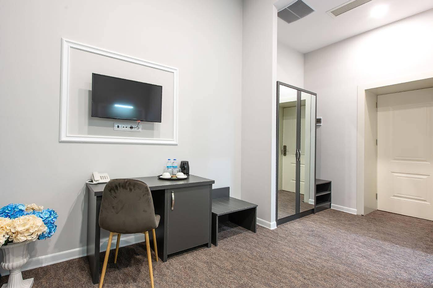 Royal Inn Tbilisi Eksteriør bilde